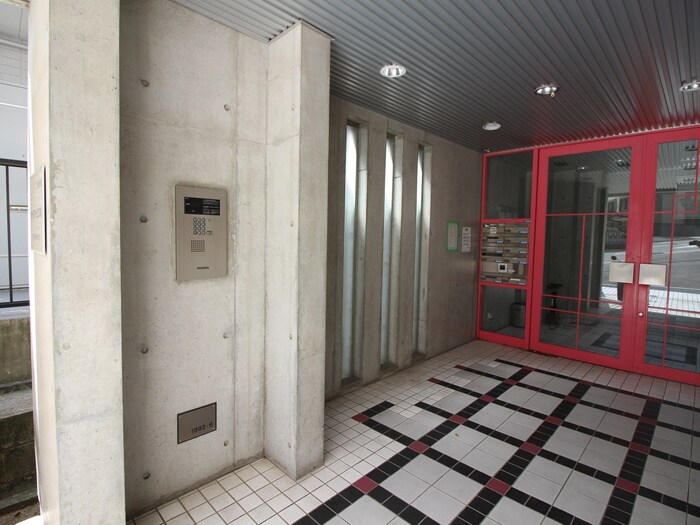 物件外観写真4　(エントランス部分)