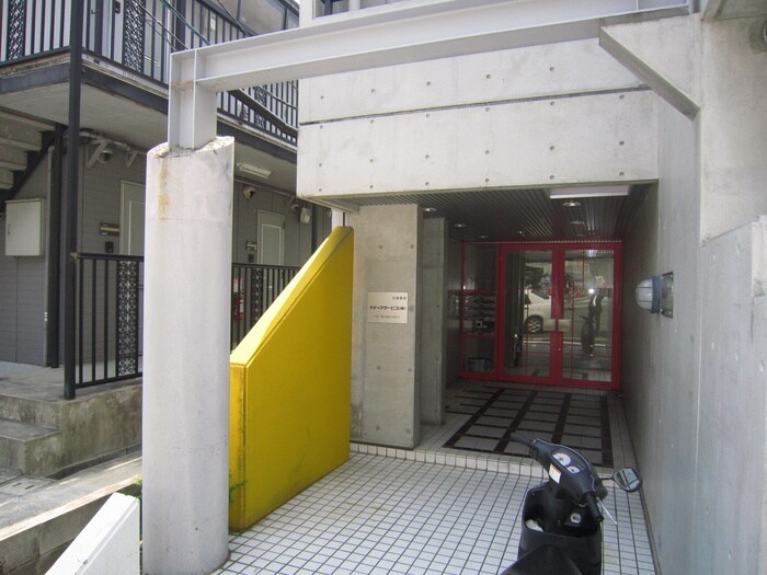 物件外観写真5　(エントランス部分)