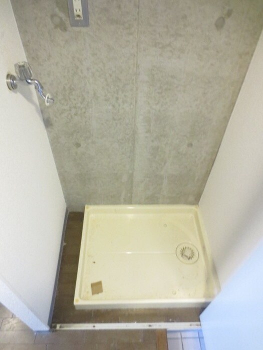 物件内観写真18　(洗濯機置場)