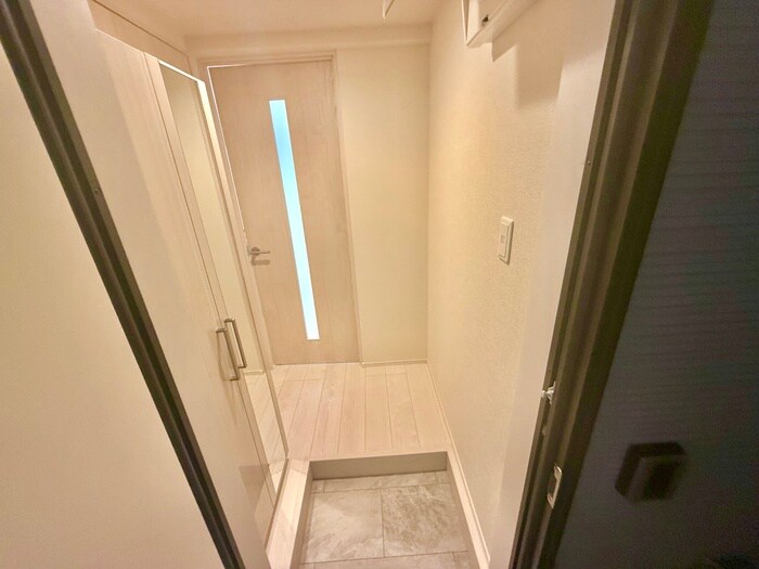 物件内観写真8　(玄関)