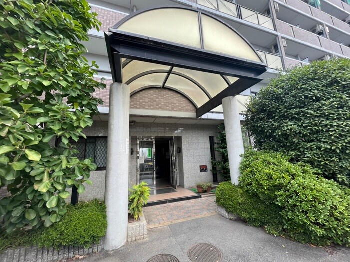 物件外観写真3　(エントランス部分)