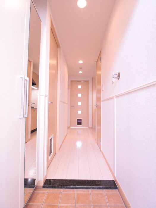 物件内観写真7　(玄関)