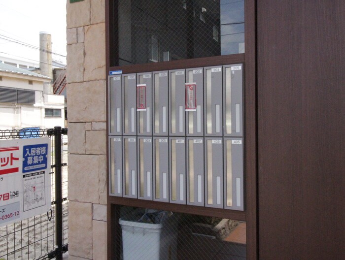 物件外観写真5　(エントランス部分)