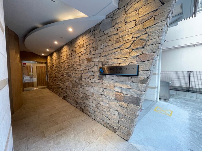 物件外観写真3　(エントランス部分)