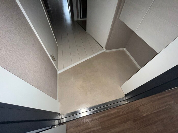 物件内観写真16　(玄関)