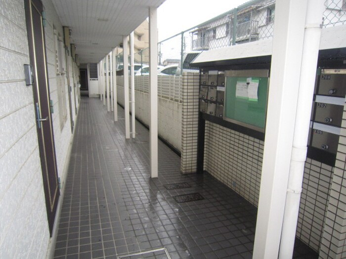 物件外観写真5　(エントランス部分)