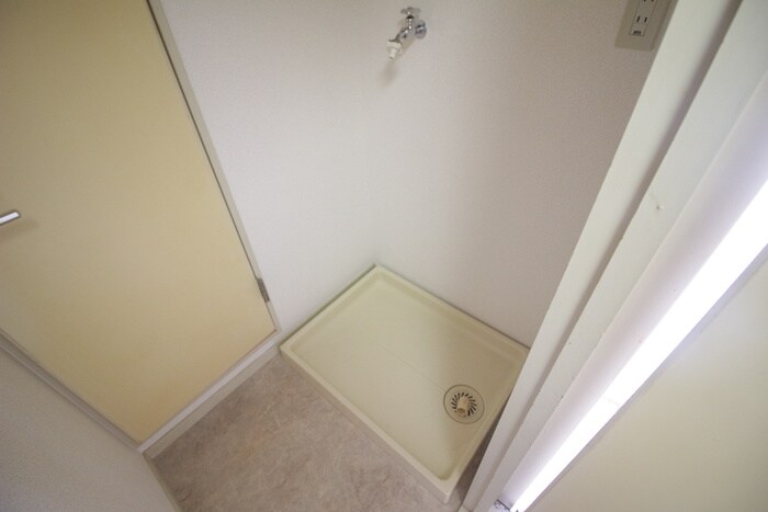 物件内観写真13　(洗濯機置場)