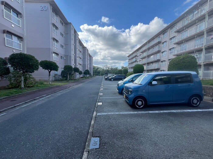 物件外観写真5　(駐車場)