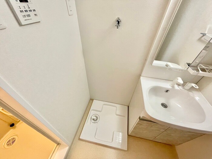 物件内観写真6　(洗濯機置場)