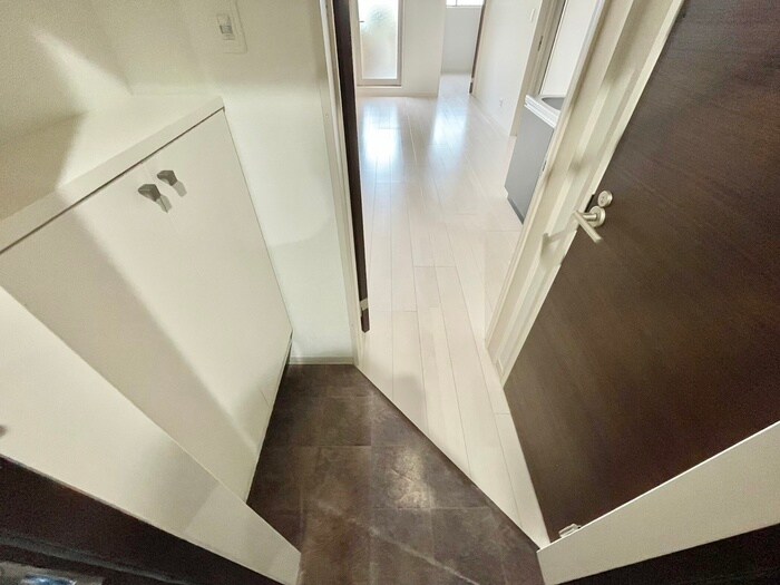 物件内観写真8　(玄関)