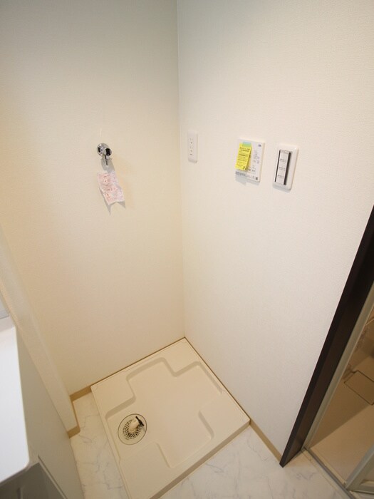 物件内観写真15　(洗濯機置場)