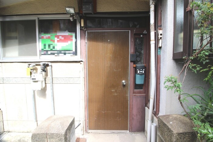 物件外観写真3　(エントランス部分)