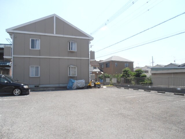 物件外観写真3　(駐車場)