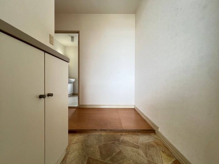 物件内観写真10　(玄関)