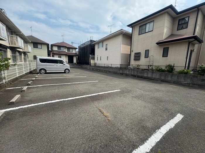 物件外観写真2　(駐車場)
