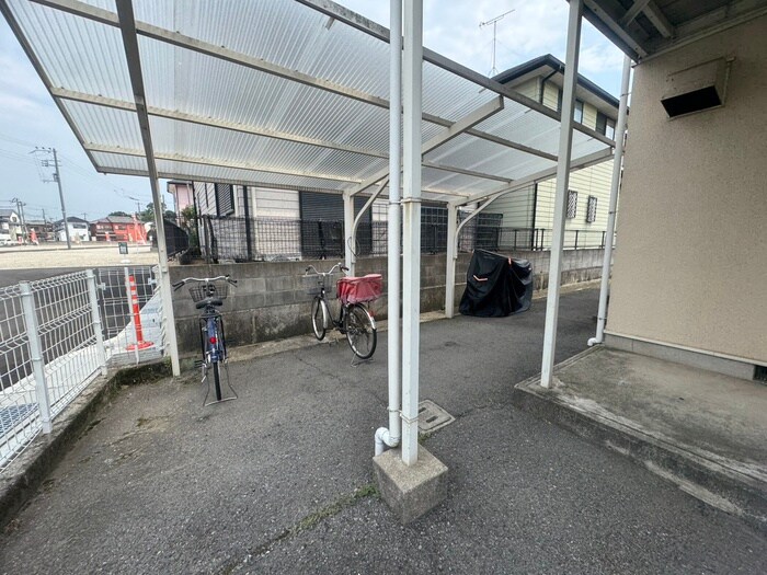 物件外観写真3　(駐輪場)