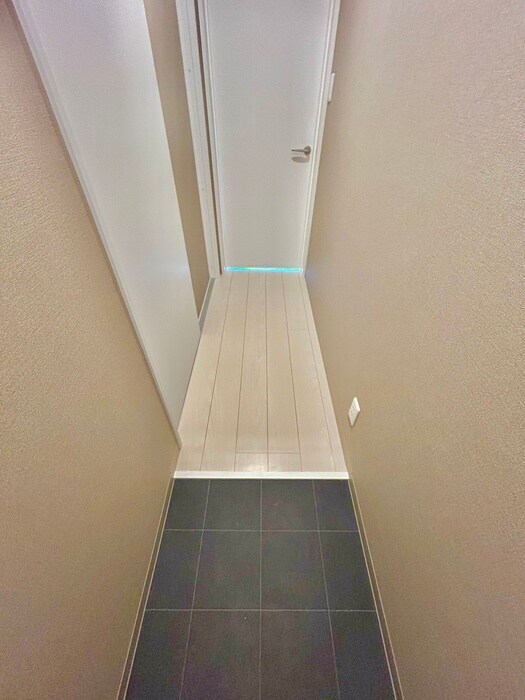 物件内観写真14　(玄関)