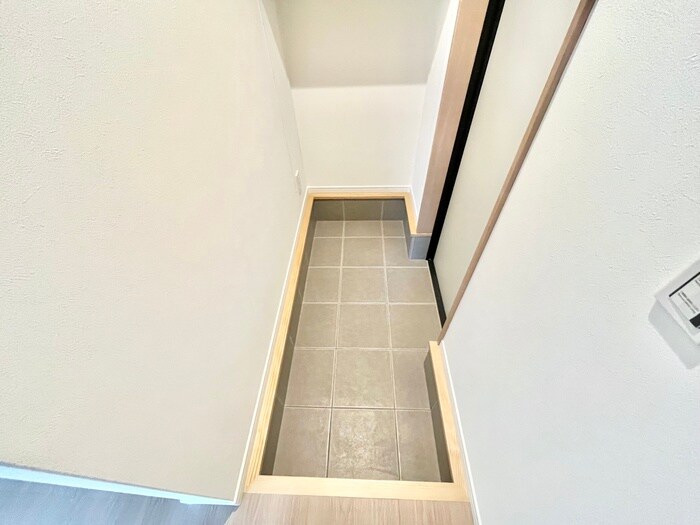 物件内観写真18　(玄関)