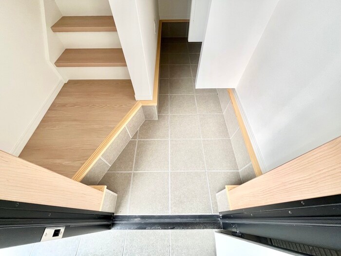 物件内観写真18　(玄関)