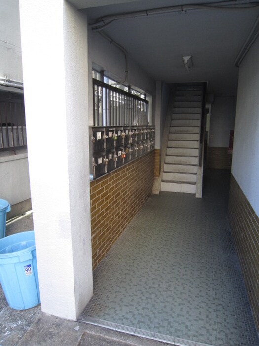 物件外観写真3　(エントランス部分)