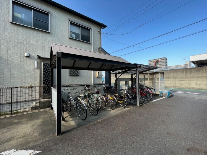 物件外観写真4　(駐輪場)