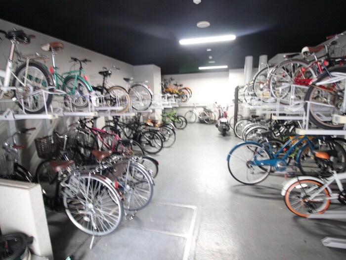 物件外観写真5　(駐輪場)