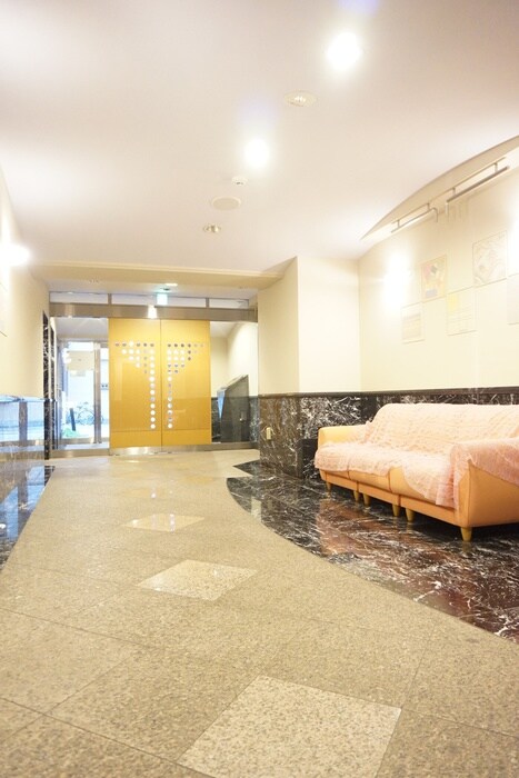 物件外観写真5　(エントランス部分)