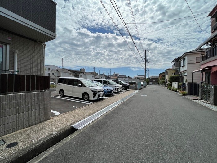 物件外観写真4　(駐車場)