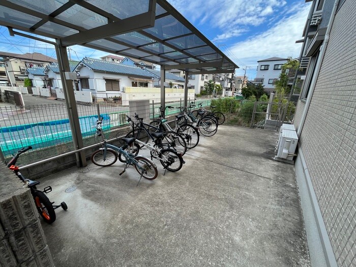 物件外観写真5　(駐輪場)