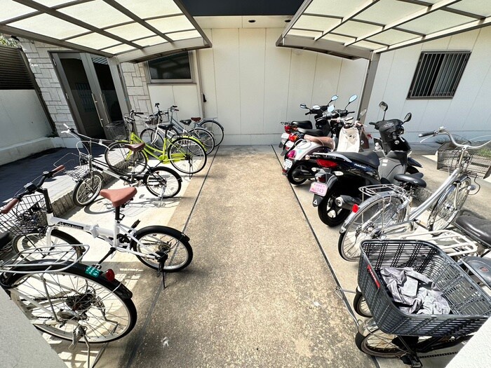 物件外観写真3　(駐輪場)