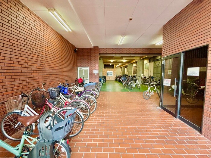 物件外観写真5　(駐輪場)