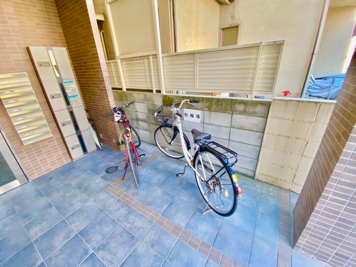 物件外観写真3　(駐輪場)