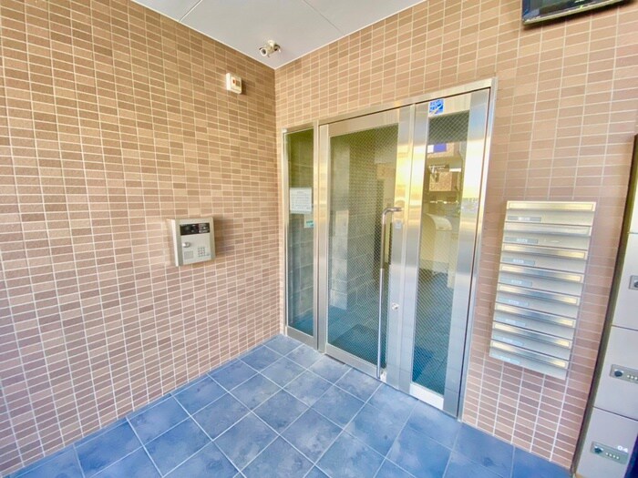 物件外観写真5　(エントランス部分)