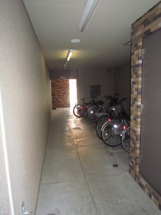 物件外観写真3　(駐輪場)