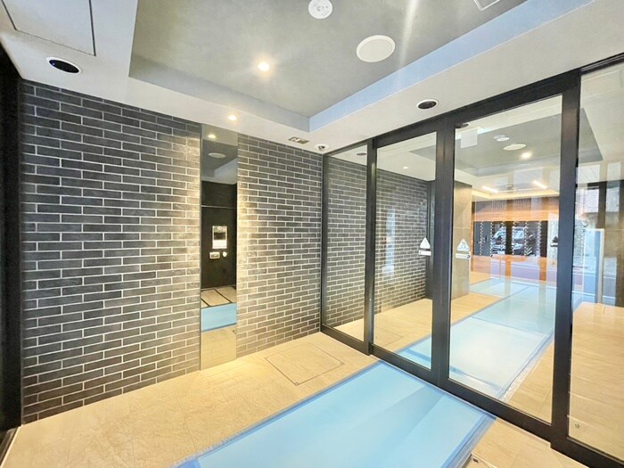 物件外観写真4　(エントランス部分)