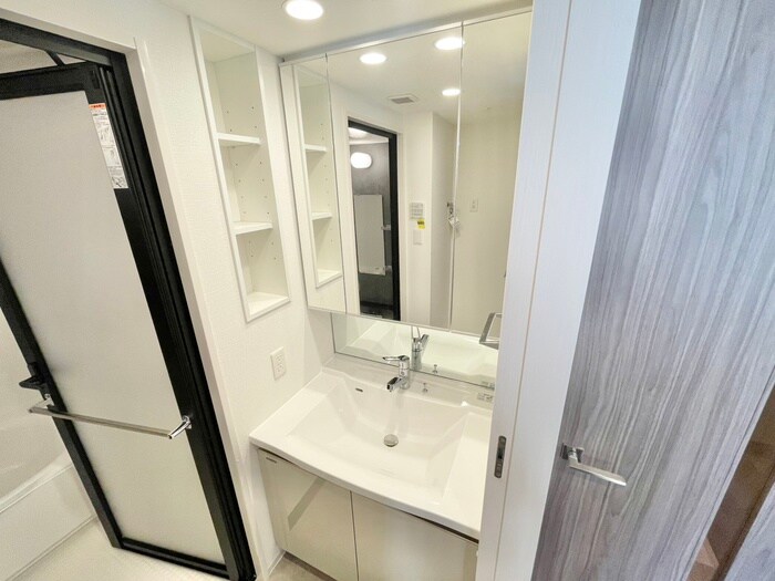 物件内観写真11　(洗面)