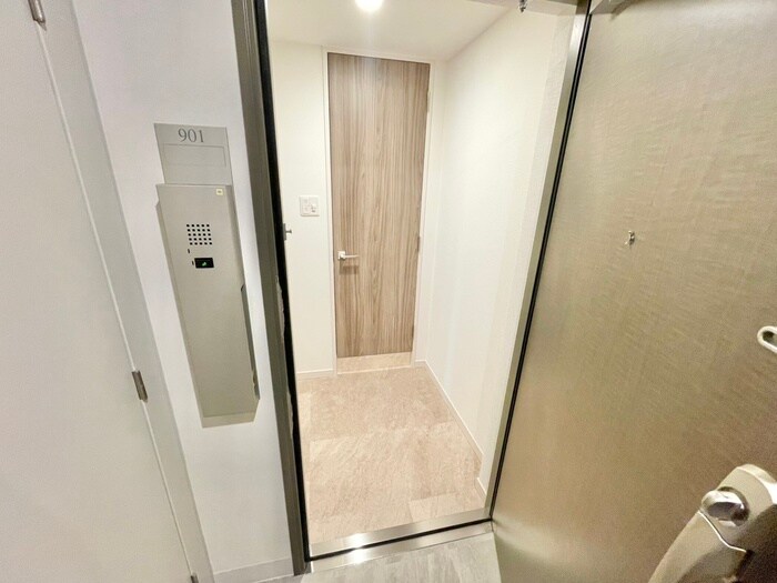 物件内観写真12　(玄関)