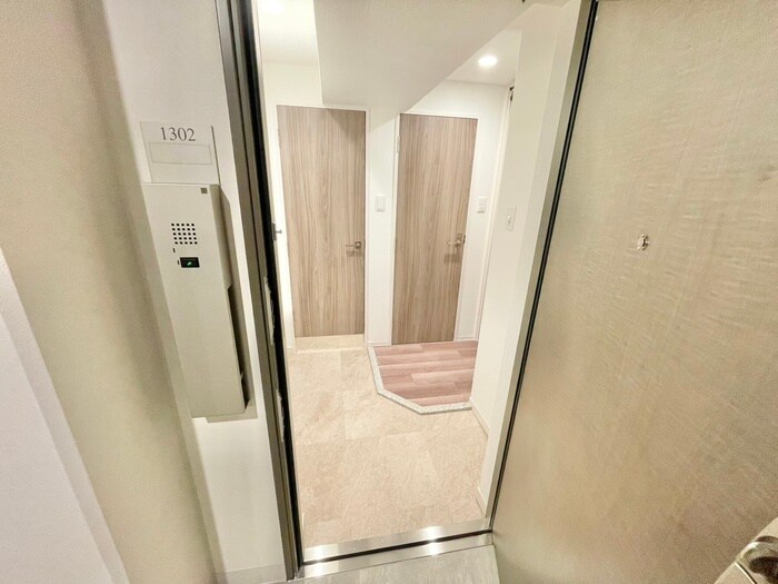 物件内観写真14　(玄関)