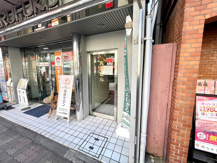 物件外観写真3　(エントランス部分)