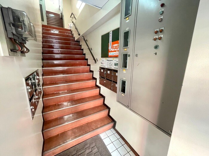 物件外観写真4　(エントランス部分)