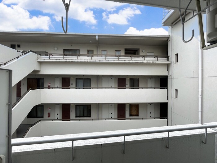 物件内観写真13　(室内からの展望)