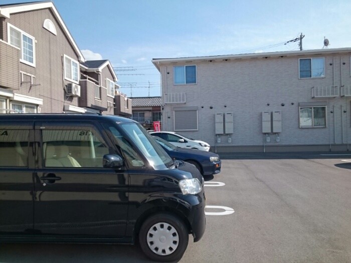 物件外観写真5　(駐車場)