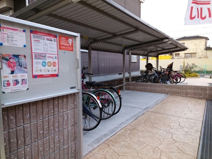 物件外観写真6　(駐輪場)