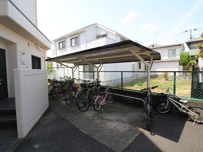 物件外観写真5　(駐輪場)