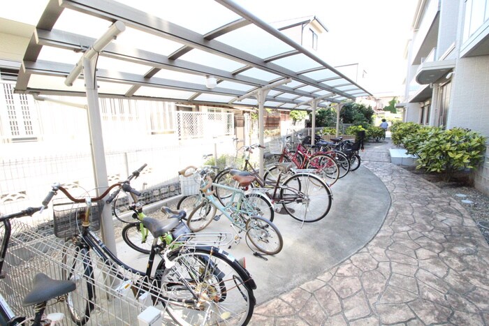 物件外観写真3　(駐輪場)
