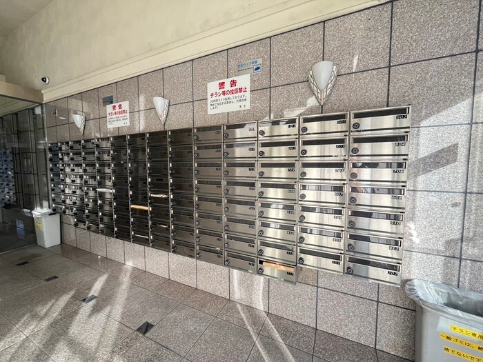 物件外観写真4　(エントランス部分)