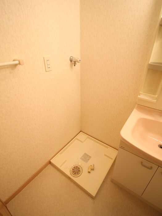 物件内観写真13　(洗濯機置場)