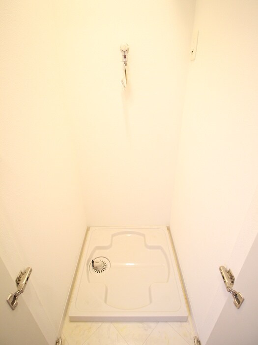 物件内観写真16　(洗濯機置場)