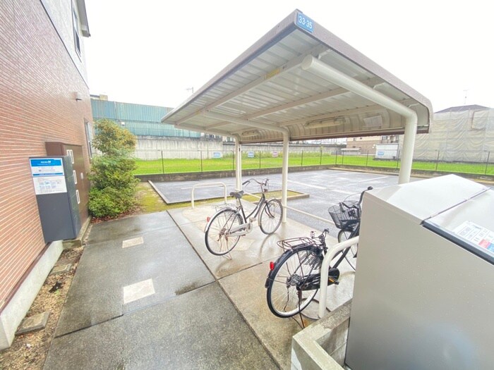 物件外観写真3　(駐輪場)