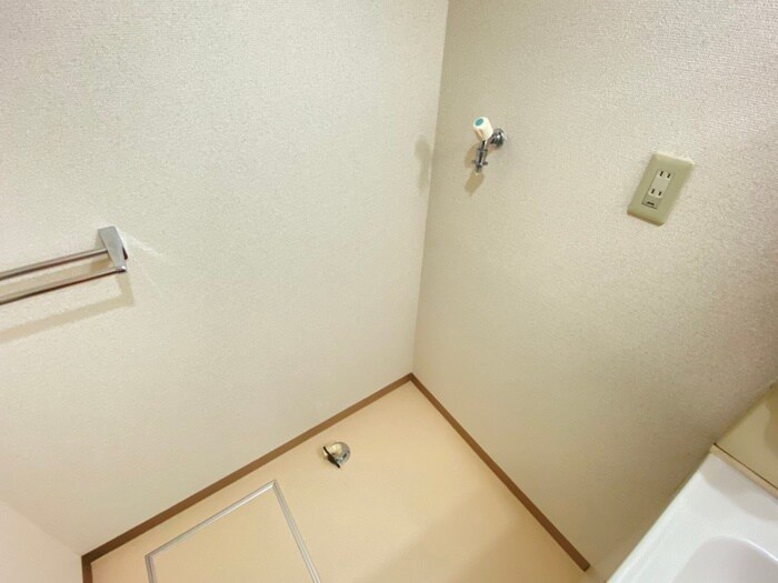 物件内観写真12　(洗濯機置場)